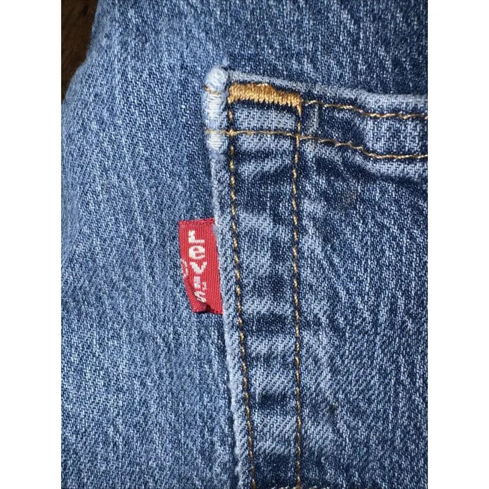 Levis are color